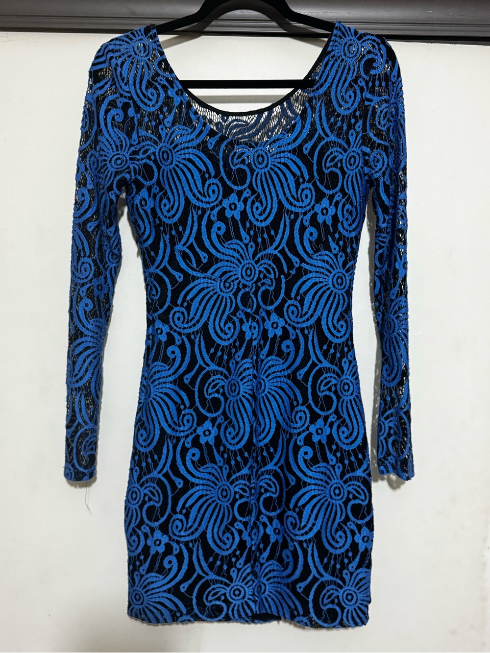 Charlotte Russe Royal Blue Lace Long-Sleeve Bodycon Dress - Picture 5 of 6